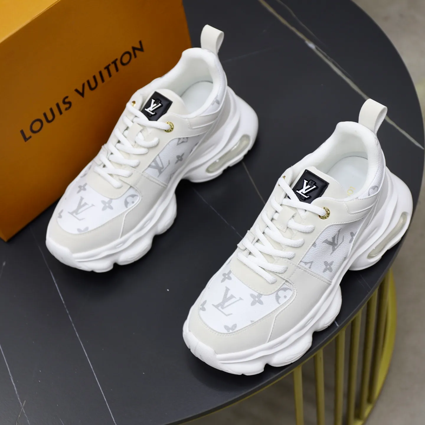Ex-factory price: 462💰🙅‍♂️🙅‍♂️🙅‍♂️ Brand: Louis Vuitton Standard code: 38-44 (45 customized) Grade: Same as the official website Material: Original cowhide splicing fabric Comfortable and breathable lining Lightweight, soft and wear-resistant outsole Style category: Men's fashionable casual shoes Running sneakers Distinguished luxury brand elements Top luxury Color: actual picture color
